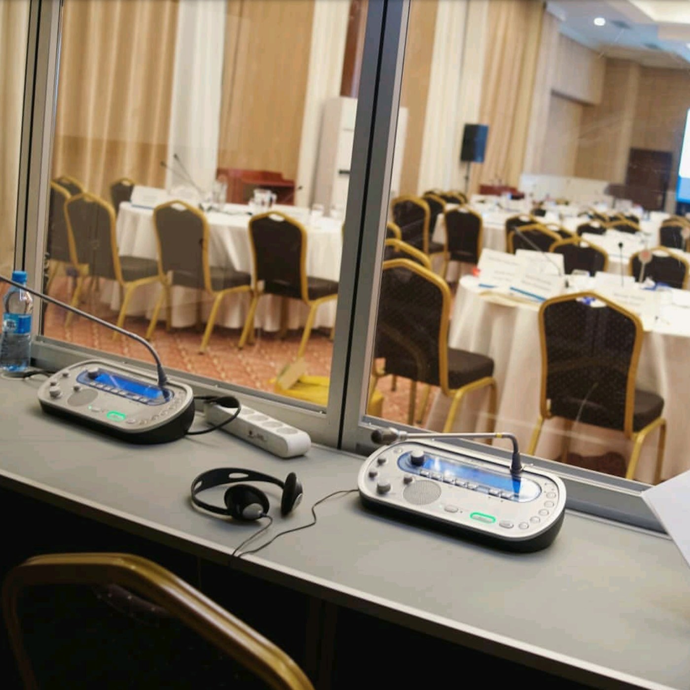 Аренда кабины синхронного перевода SPBAUDIO EuroCab